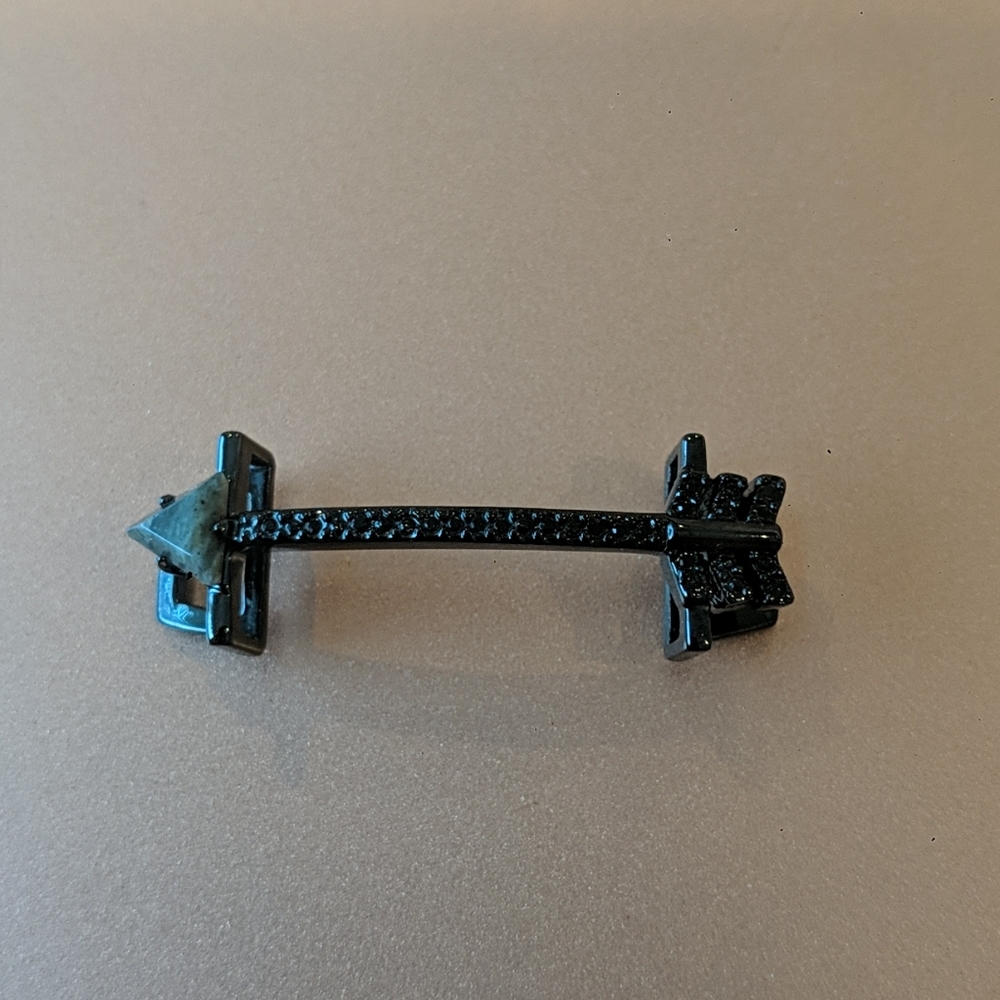 Black arrow keep collective charm